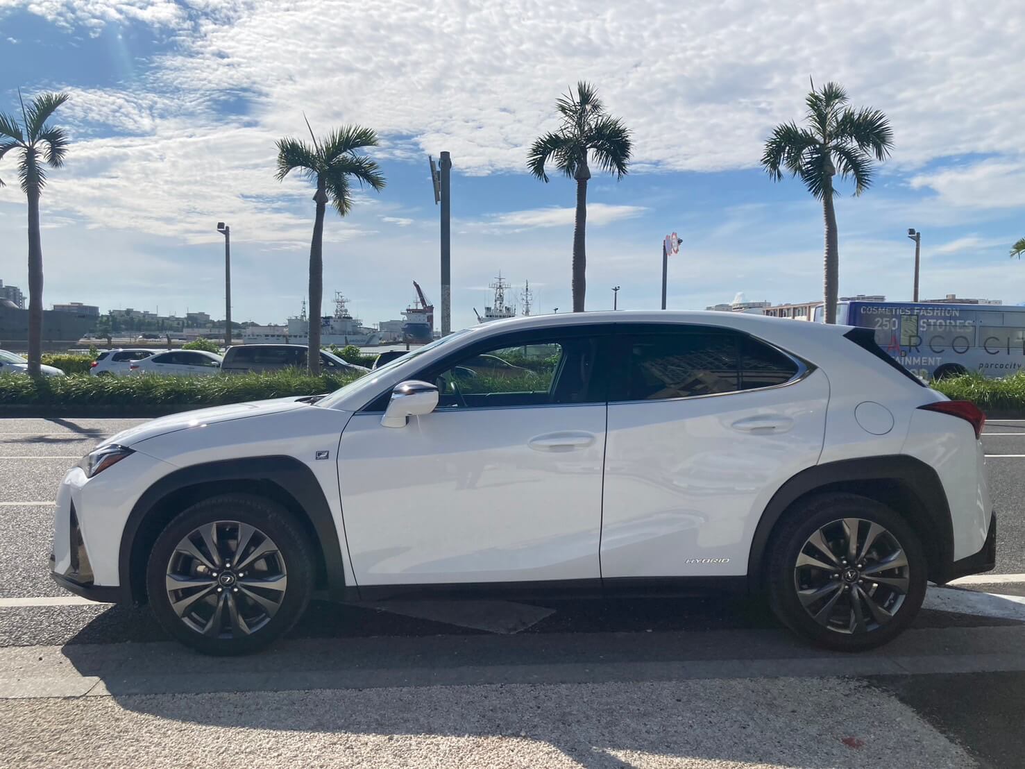 LEXUS UX250h Fスポーツ