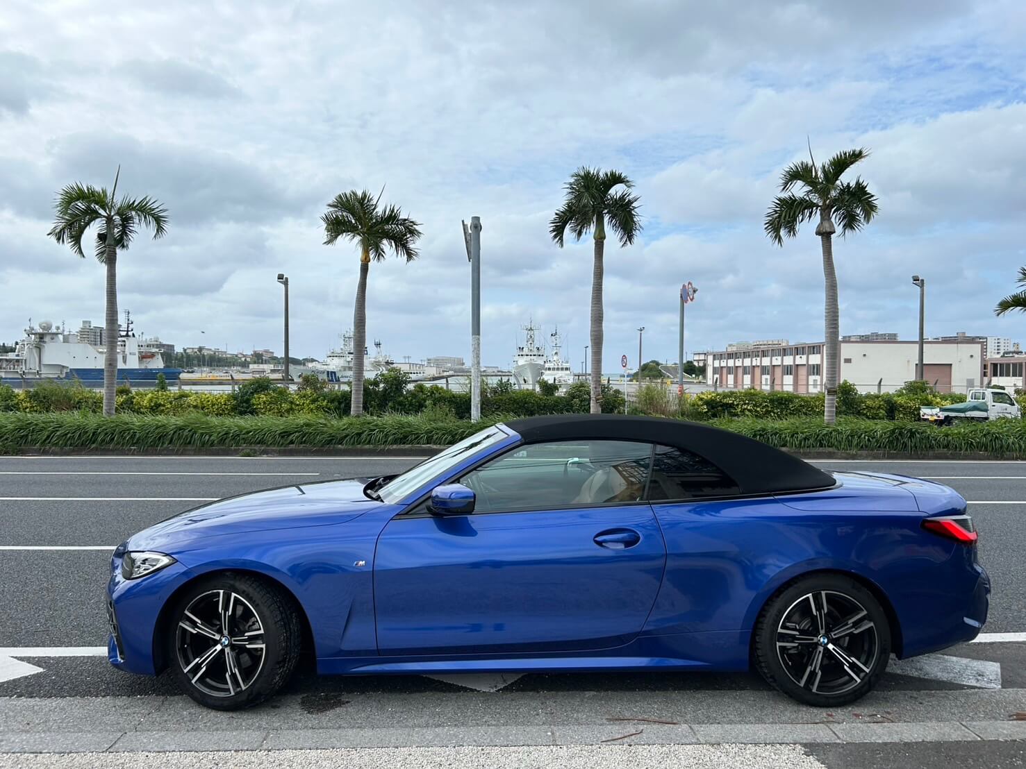 BMW 420i カブリオレMスポーツ(ブルー)