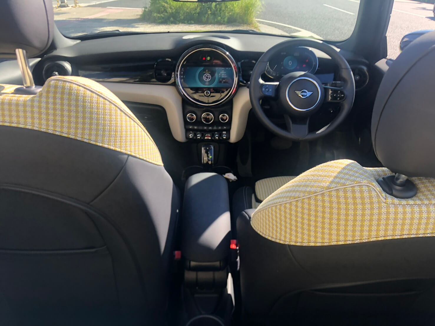 MINI ミニクーパーコンバーチブル(イエロー)