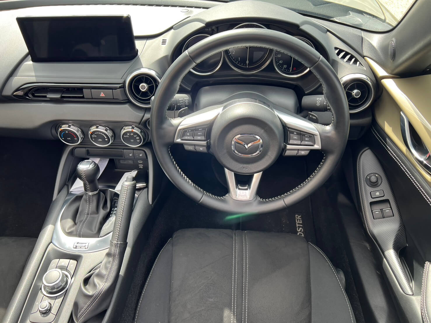 マツダ ロードスター S スペシャルパッケージ（ベージュ）